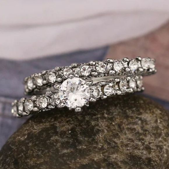Gorgeous Diamond Wedding Set - Picture 3 of 3